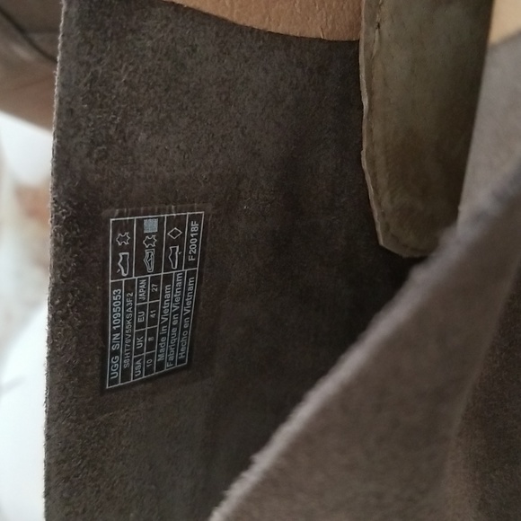 New UGG Bandara Ankle Bootie - Picture 8 of 10